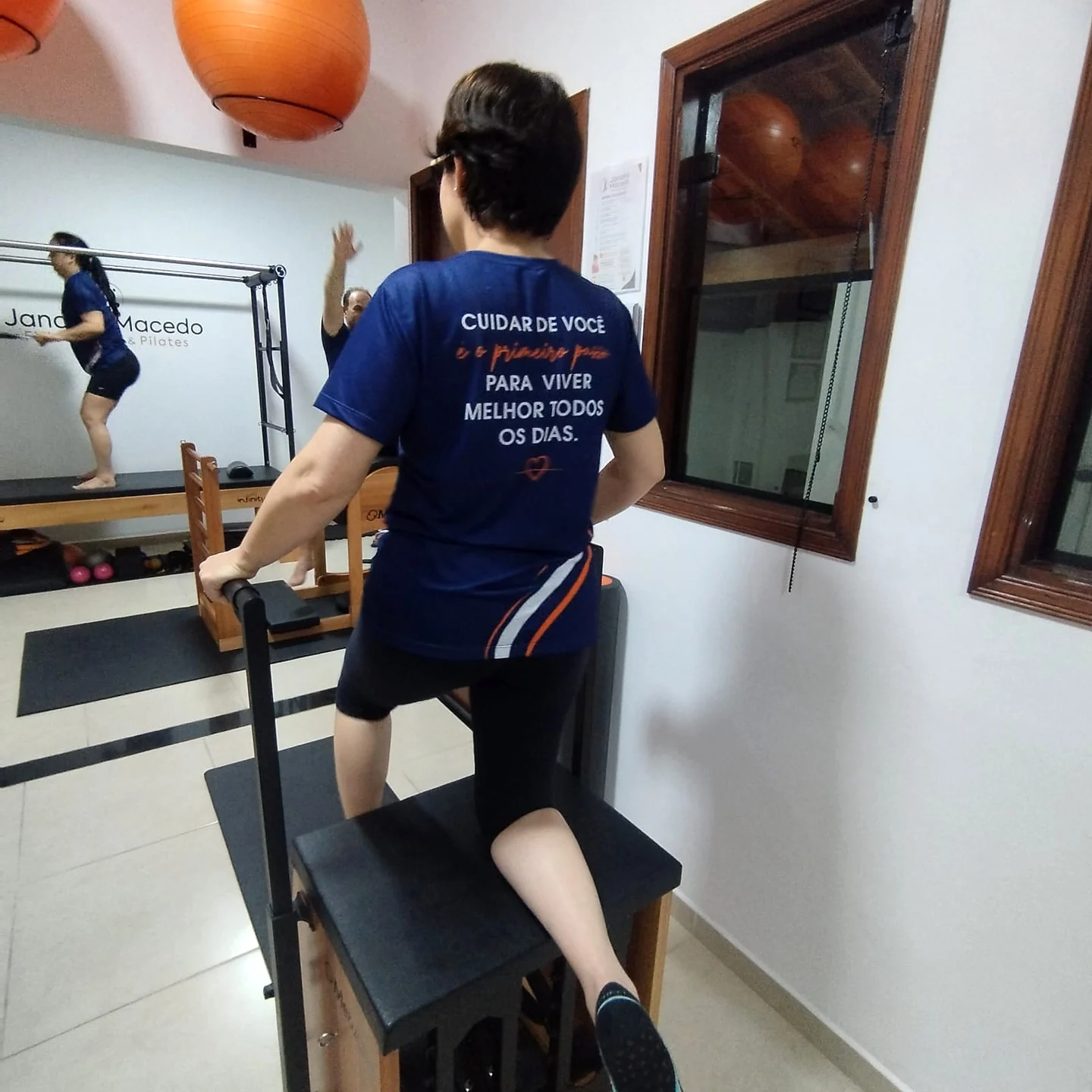 Exercício de equilíbrio na Chair